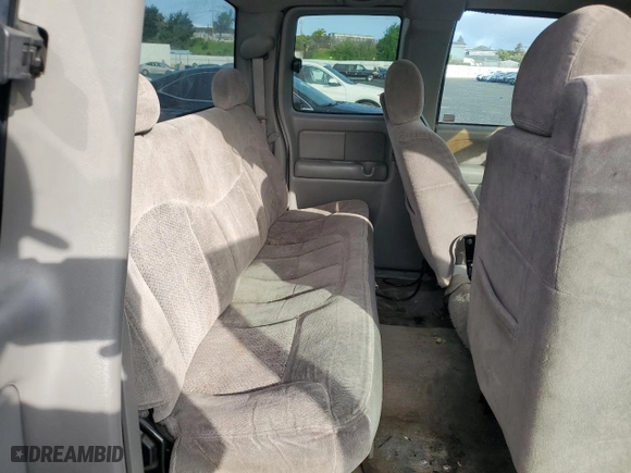 2000 Chevrolet Silverado 1500 LS with VIN 2GCEC19V7Y1342319, listed as a Copart auction lot 50380095 with 272,670 mi miles and Salvage Title. Bid and sale history available at carsss.com. Image 10.