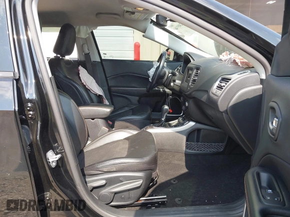 2020 Jeep Compass Latitude с VIN 3C4NJDBB5LT130257, выставлен на аукционе IAAI как лот 42405146 с пробегом 45 429 миль миль и . История ставок и продаж доступна на DreamBid. Изображение 5.