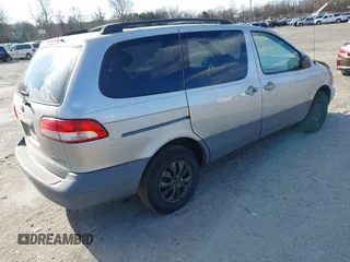 2002 Toyota Sienna LE with VIN 4T3ZF13C52U450825, listed as a IAAI auction lot 41604636 with 179,495 mi miles. Bid and sale history available at carsss.com. Image 4.