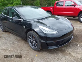 2020 Tesla Model 3 Standard Range Plus z VIN 5YJ3E1EA5LF606342, wystawiony jako IAAI lot #42225815 z przebiegiem 89 168 mil mil oraz . Historia ofert i sprzedaży dostępna na DreamBid. Obrazek 1.