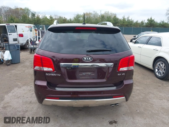2013 Kia Sorento SX z VIN 5XYKW4A2XDG311577, wystawiony jako IAAI lot #42210698 z przebiegiem 152 599 mil mil oraz . Historia ofert i sprzedaży dostępna na DreamBid. Obrazek 16.