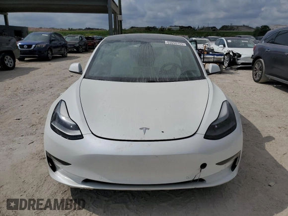 2021 Tesla Model 3 Standard Range Plus z VIN 5YJ3E1EA7MF084900, wystawiony jako Copart lot #53090765 z przebiegiem 42 226 mil mil oraz Nie do naprawy. Historia ofert i sprzedaży dostępna na DreamBid. Obrazek 5.