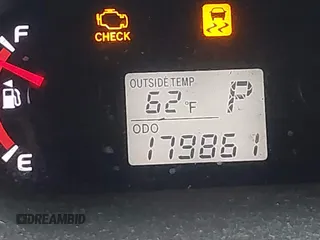 2010 Toyota Matrix S с VIN 2T1KE4EE4AC034729, выставлен на аукционе IAAI как лот 42466214 с пробегом 179 861 миль миль и . История ставок и продаж доступна на DreamBid. Изображение 7.