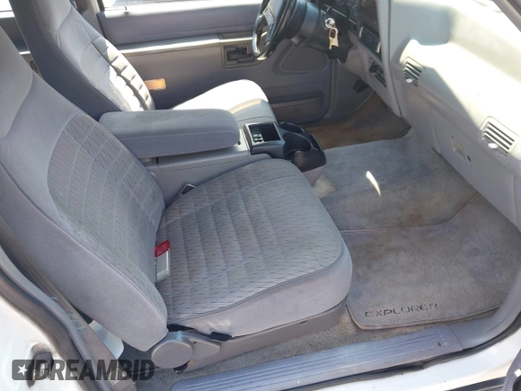 1994 Ford Explorer z VIN 1FMCU24X8RUC83284, wystawiony jako IAAI lot #42634506 z przebiegiem 207 939 mil mil oraz . Historia ofert i sprzedaży dostępna na DreamBid. Obrazek 5.