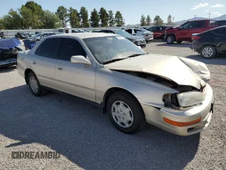 1993 Toyota Camry LE z VIN 4T1SK12E7PU287093, wystawiony jako Copart lot #55682275 z przebiegiem 110 399 mil mil oraz Szkoda całkowita • Salvage title. Historia ofert i sprzedaży dostępna na DreamBid. Obrazek 4.