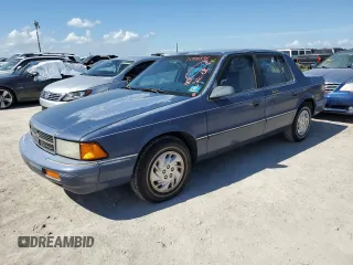 1993 Dodge Spirit z VIN 1B3XA46K0PF638477, wystawiony jako Copart lot #75710534 z przebiegiem 50 637 mil mil oraz Szkody całkowita. Historia ofert i sprzedaży dostępna na DreamBid. Obrazek 1.