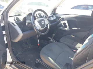 2013 Smart fortwo Pure z VIN WMEEJ3BA5DK619182, wystawiony jako IAAI lot #41857040 z przebiegiem 84 840 mil mil oraz . Historia ofert i sprzedaży dostępna na DreamBid. Obrazek 5.