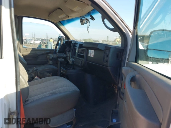 2012 GMC Savana Cargo with VIN 1GTW7FCAXC1180311, listed as a IAAI auction lot 41202714 with 469,562 mi miles. Bid and sale history available at carsss.com. Image 5.