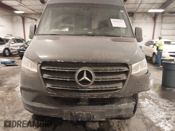 2019 Mercedes-Benz Sprinter Cargo with VIN WD4PF0CD5KP088412, listed as a IAAI auction lot 41618741 with 135,848 mi miles. Bid and sale history available at carsss.com. Image 12.