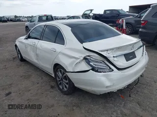 2017 Mercedes-Benz C 300 с VIN 55SWF4JB9HU179554, выставлен на аукционе IAAI как лот 42290729 с пробегом 142 389 миль миль и . История ставок и продаж доступна на DreamBid. Изображение 3.