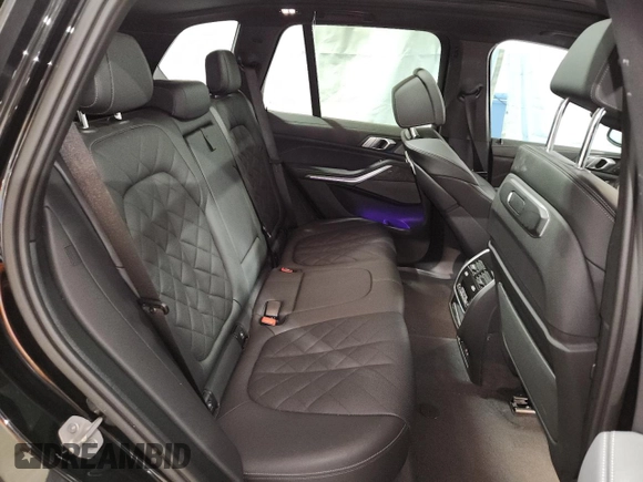 2024 BMW X5 xDrive40i z VIN 5UX23EU09R9V62123, wystawiony jako Copart lot #58241675 z przebiegiem 46 253 mil mil oraz Tytuł czysty. Historia ofert i sprzedaży dostępna na DreamBid. Obrazek 11.
