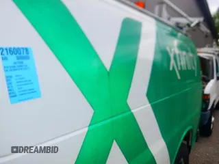 2015 Chevrolet Express Cargo z VIN 1GCWGFCF4F1154111, wystawiony jako IAAI lot #42521109 z przebiegiem 140 562 mil mil oraz . Historia ofert i sprzedaży dostępna na DreamBid. Obrazek 20.