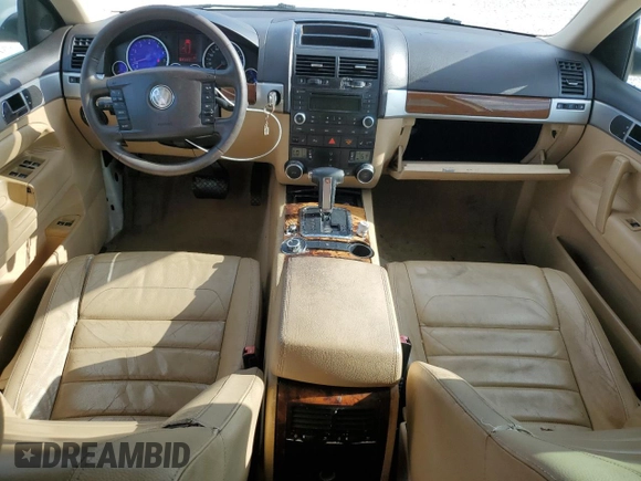2008 Volkswagen Touareg V6 z VIN WVGBE77L78D052289, wystawiony jako Copart lot #58817765 z przebiegiem 139 818 mil mil oraz Tytuł czysty. Historia ofert i sprzedaży dostępna na DreamBid. Obrazek 8.