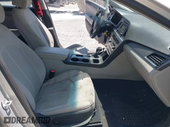 2015 Hyundai Sonata SE z VIN 5NPE24AF4FH082871, wystawiony jako IAAI lot #42415481 z przebiegiem 174 532 mil mil oraz . Historia ofert i sprzedaży dostępna na DreamBid. Obrazek 5.