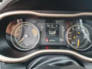 2016 Jeep Cherokee Latitude with VIN 1C4PJLCS9GW233442, listed as a Copart auction lot 71575544 with 220,174 mi miles and Salvage Title. Bid and sale history available at carsss.com. Image 9.