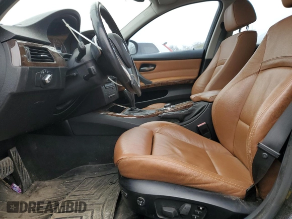 2009 BMW 3 Series 335i z VIN WBAPM73549A366759, wystawiony jako Copart lot #52532465 z przebiegiem 85 598 mil mil oraz Szkoda całkowita • Salvage title. Historia ofert i sprzedaży dostępna na DreamBid. Obrazek 7.