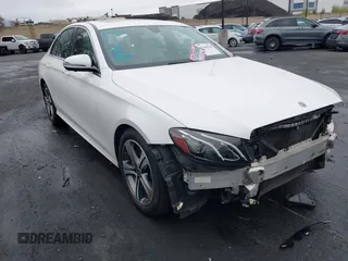 2020 Mercedes-Benz E 350 z VIN WDDZF8DB4LA745452, wystawiony jako IAAI lot #42164224 z przebiegiem 53 934 mil mil oraz . Historia ofert i sprzedaży dostępna na DreamBid. Obrazek 1.