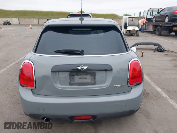 2015 MINI Hardtop 4 Door with VIN WMWXS5C52FT829699, listed as a IAAI auction lot 42078187 with 59,641 mi miles and . Bid and sale history available at DreamBid. Image 17.