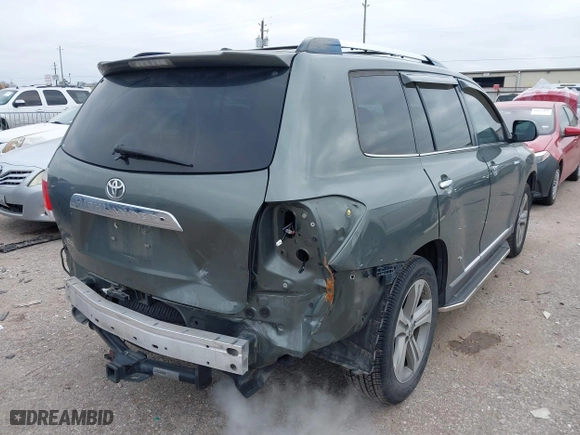 2013 Toyota Highlander Limited with VIN 5TDYK3EHXDS131968, listed as a IAAI auction lot 41610685 with 131,413 mi miles. Bid and sale history available at carsss.com. Image 4.