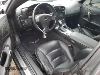 2011 Chevrolet Corvette 1LT z VIN 1G1YE2DW8B5105978, wystawiony jako Copart lot #75264194 z przebiegiem 144 427 mil mil oraz Szkoda całkowita • Salvage title. Historia ofert i sprzedaży dostępna na DreamBid. Obrazek 8.