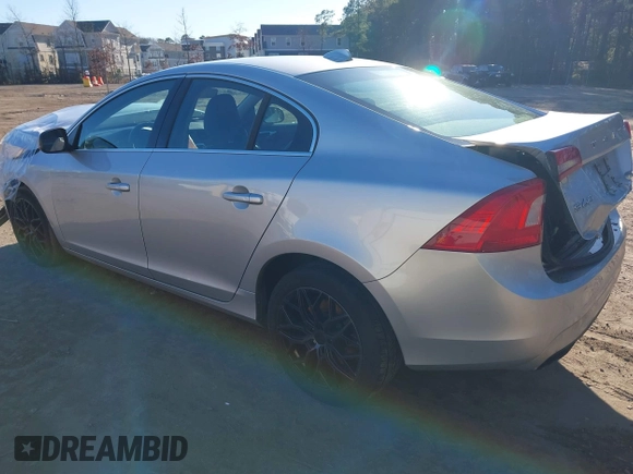 2016 Volvo S60 T5 Drive-E Premier z VIN YV126MFKXG1395519, wystawiony jako IAAI lot #41488969 z przebiegiem 109 130 mil mil oraz . Historia ofert i sprzedaży dostępna na DreamBid. Obrazek 3.