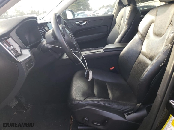 2020 Volvo XC60 Momentum with VIN YV4102RK6L1601784, listed as a Copart auction lot 45097535 with 62,984 mi miles and Salvage Title. Bid and sale history available at carsss.com. Image 7.
