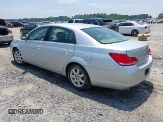 2007 Toyota Avalon XL z VIN 4T1BK36BX7U237932, wystawiony jako IAAI lot #42298273 z przebiegiem 236 405 mil mil oraz . Historia ofert i sprzedaży dostępna na DreamBid. Obrazek 3.