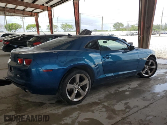 2010 Chevrolet Camaro LS z VIN 2G1FA1EV0A9144942, wystawiony jako Copart lot #60247485 z przebiegiem 159 045 mil mil oraz Czysty tytuł • Clean title. Historia ofert i sprzedaży dostępna na DreamBid. Obrazek 3.
