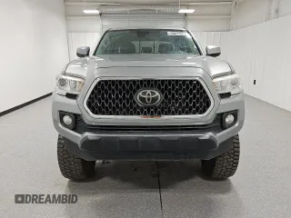 2020 Toyota Tacoma SR5 z VIN 5TFAZ5CN9LX089772, wystawiony jako Copart lot #60783225 z przebiegiem 59 592 mil mil oraz Czysty tytuł • Clean title. Historia ofert i sprzedaży dostępna na DreamBid. Obrazek 5.
