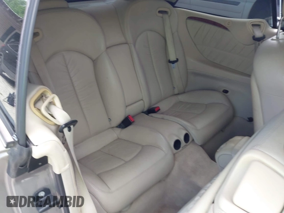 2007 Mercedes-Benz CLK 350 with VIN WDBTK56FX7F220719, listed as a IAAI auction lot 42203211 with 119,121 mi miles and . Bid and sale history available at DreamBid. Image 8.
