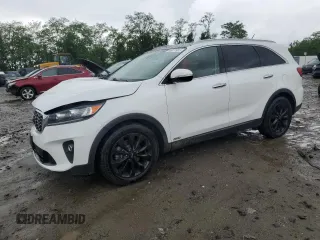 2020 Kia Sorento EX z VIN 5XYPHDA53LG678720, wystawiony jako Copart lot #56877985 z przebiegiem 81 587 mil mil oraz Szkody całkowita. Historia ofert i sprzedaży dostępna na DreamBid. Obrazek 1.