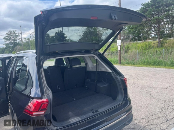 2024 Volkswagen Tiguan SE with VIN 3VV3B7AX6RM075535, listed as a IAAI auction lot 42845052 with 20,867 mi miles and . Bid and sale history available at DreamBid. Image 9.