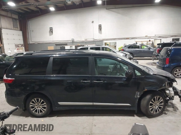 2018 Toyota Sienna XLE Auto Access Seat with VIN 5TDYZ3DC1JS960019, listed as a IAAI auction lot 41491992 with 128,021 mi miles. Bid and sale history available at carsss.com. Image 13.