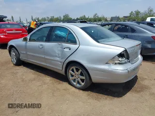 2003 Mercedes-Benz C 240 z VIN WDBRF61JX3E014283, wystawiony jako IAAI lot #42374919 z przebiegiem 181 694 mil mil oraz . Historia ofert i sprzedaży dostępna na DreamBid. Obrazek 3.