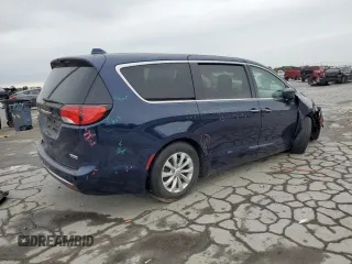 2019 Chrysler Pacifica Touring Plus z VIN 2C4RC1FG7KR700776, wystawiony jako Copart lot #55738835 z przebiegiem 113 502 mil mil oraz Szkoda całkowita • Salvage title. Historia ofert i sprzedaży dostępna na DreamBid. Obrazek 3.