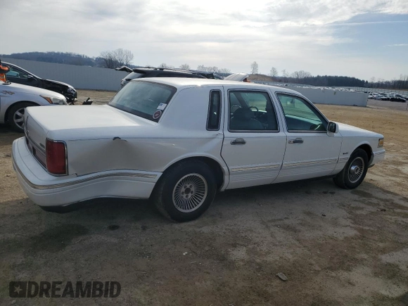 1997 Lincoln Town Car Signature z VIN 1LNLM82W1VY673577, wystawiony jako Copart lot #49160595 z przebiegiem 221 129 mil mil oraz Nie do naprawy • Non repairable. Historia ofert i sprzedaży dostępna na DreamBid. Obrazek 3.