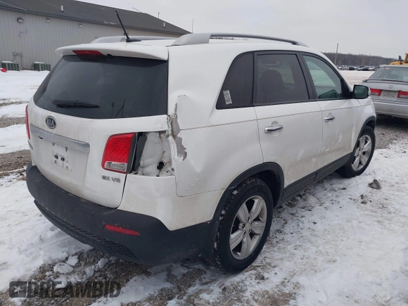 2013 Kia Sorento EX with VIN 5XYKU3A20DG325830, listed as a IAAI auction lot 41350790 with 98,093 mi miles and . Bid and sale history available at carsss.com. Image 4.