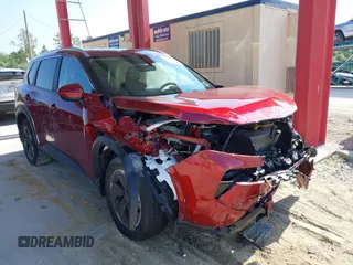 2024 Nissan Rogue SV z VIN JN8BT3BA0RW001834, wystawiony jako IAAI lot #42191326 z przebiegiem 12 494 mil mil oraz . Historia ofert i sprzedaży dostępna na DreamBid. Obrazek 1.