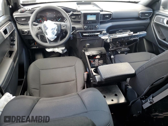 2023 Ford Police Interceptor Utility z VIN 1FM5K8AB9PGA17813, wystawiony jako Copart lot #58211995 z przebiegiem 2 753 mil mil oraz Szkoda całkowita • Salvage title. Historia ofert i sprzedaży dostępna na DreamBid. Obrazek 8.