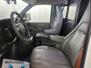 2014 Chevrolet Express Cargo z VIN 1GCSGAFXXE1162573, wystawiony jako IAAI lot #42547277 z przebiegiem 230 224 mil mil oraz . Historia ofert i sprzedaży dostępna na DreamBid. Obrazek 5.