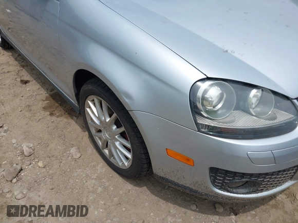 2006 Volkswagen Jetta GLI Turbo z VIN 3VWXJ71K06M728828, wystawiony jako IAAI lot #42477114 z przebiegiem 95 238 mil mil oraz . Historia ofert i sprzedaży dostępna na DreamBid. Obrazek 6.