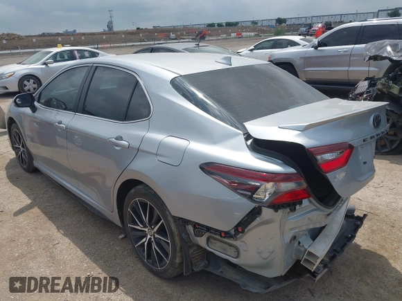 2023 Toyota Camry SE z VIN 4T1G11AK9PU155937, wystawiony jako IAAI lot #42121016 z przebiegiem 35 523 mil mil oraz . Historia ofert i sprzedaży dostępna na DreamBid. Obrazek 3.