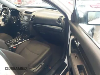2014 Kia Sorento LX with VIN 5XYKT4A67EG433472, listed as a IAAI auction lot 41276576 with 177,014 mi miles. Bid and sale history available at carsss.com. Image 5.
