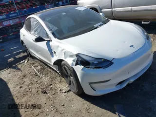 2023 Tesla Model 3 z VIN 5YJ3E1EA4PF482005, wystawiony jako IAAI lot #41363157 z przebiegiem 26 013 mil mil oraz . Historia ofert i sprzedaży dostępna na DreamBid. Obrazek 1.