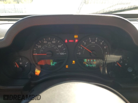 2008 Jeep Wrangler Unlimited X with VIN 1J4GB39128L576571, listed as a Copart auction lot 52706105 with 197,655 mi miles and Clean Title. Bid and sale history available at DreamBid. Image 9.