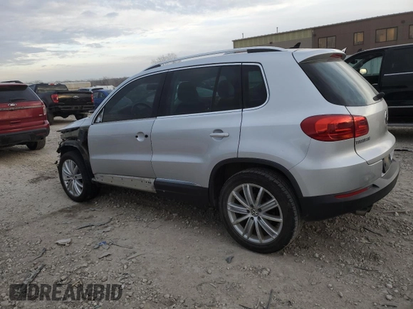 2012 Volkswagen Tiguan LE z VIN WVGAV7AX7CW520378, wystawiony jako Copart lot #86388514 z przebiegiem 95 653 mil mil oraz Czysty tytuł • Clean title. Historia ofert i sprzedaży dostępna na DreamBid. Obrazek 2.