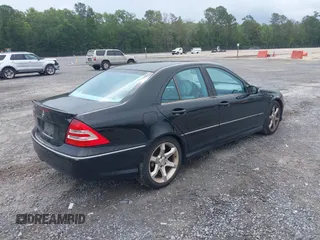 2007 Mercedes-Benz C 230 Sport z VIN WDBRF52H27E027699, wystawiony jako IAAI lot #42502206 z przebiegiem 184 039 mil mil oraz . Historia ofert i sprzedaży dostępna na DreamBid. Obrazek 4.