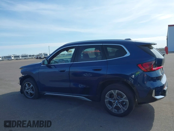 2025 BMW X1 xDrive28i z VIN WBX73EF01S5110817, wystawiony jako IAAI lot #41991160 z przebiegiem 1 287 mil mil oraz . Historia ofert i sprzedaży dostępna na DreamBid. Obrazek 15.