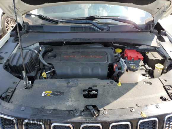 2019 Jeep Compass Latitude z VIN 3C4NJDBB4KT704264, wystawiony jako Copart lot #67137964 z przebiegiem 58 018 mil mil oraz Szkoda całkowita • Salvage title. Historia ofert i sprzedaży dostępna na DreamBid. Obrazek 12.