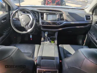 2017 Toyota Highlander Limited z VIN 5TDDZRFHXHS361852, wystawiony jako Copart lot #52359305 z przebiegiem 111 228 mil mil oraz Szkoda całkowita • Salvage title. Historia ofert i sprzedaży dostępna na DreamBid. Obrazek 8.